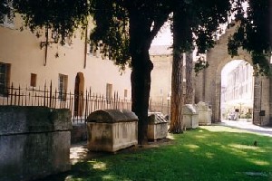 Xtrallusion offers characteristic Bed and Breakfast, B&B, Guest House, Hotel, Albergo and Country Lodge accommodation in Italy. Plus independent self-guided Walking, Adventure, Activity, Skiing and Paragliding Holiday itineraries on the Italian Rivieras, in the Italian Lakes, in the Italian Alps and in some of the most beautiful corners of Italy.